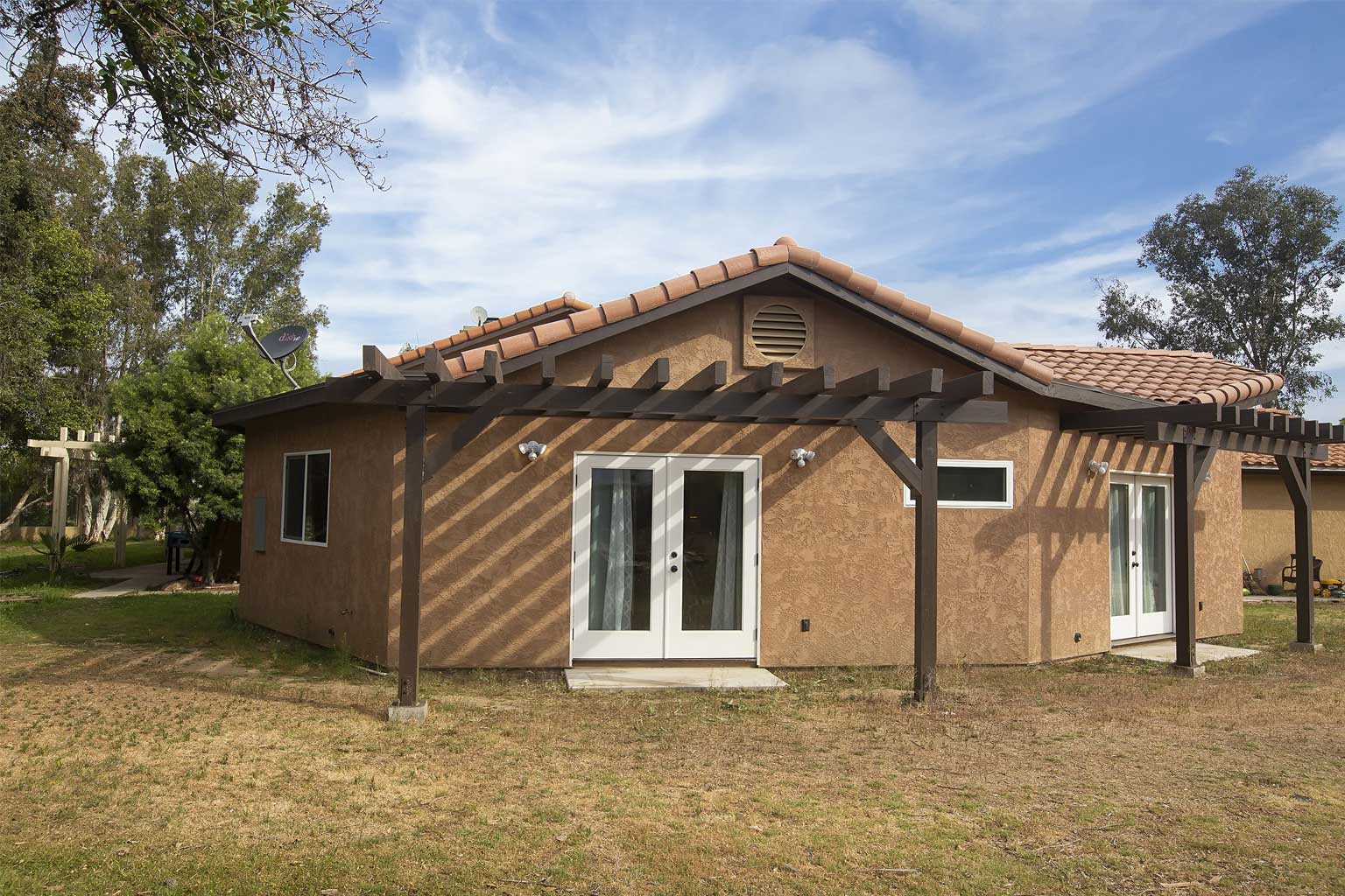 Traditional new build with Spanish Lace Stucco and Pergola